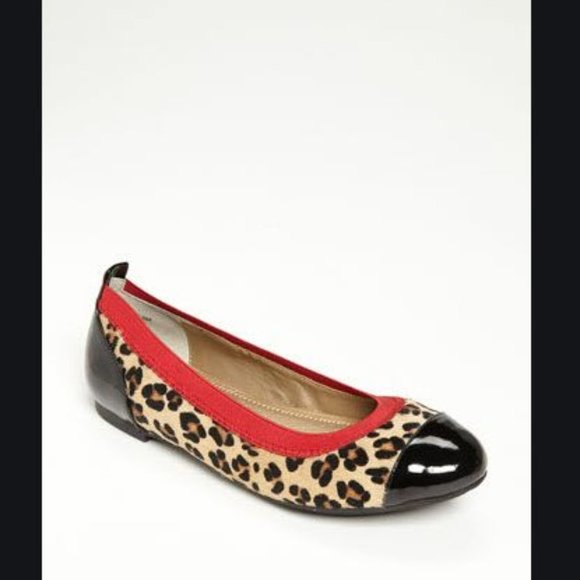 Me Too Kaden 9 Black/Red Animal Print Flat 6.5M - Picture 1 of 8